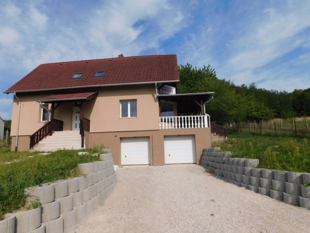 Kehidakust�nyban �j �p�t�s� csal�di h�z elad�