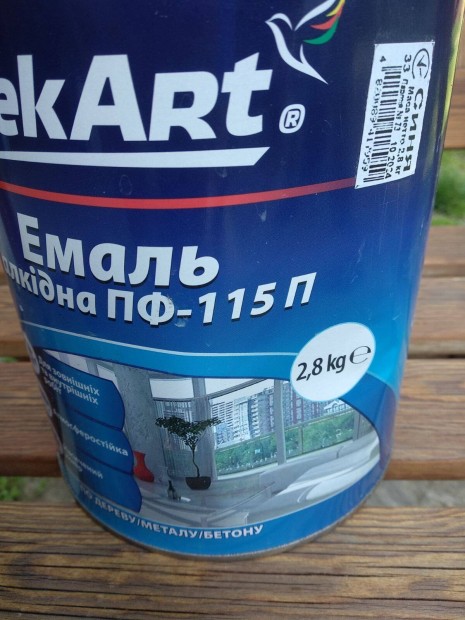 Kék festék építkezésből megmaradt