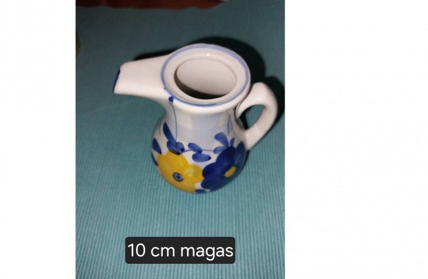 Kek viragos kis porcelan kancs