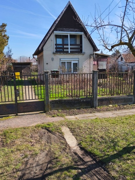 Keleti kertekben elad� h�z