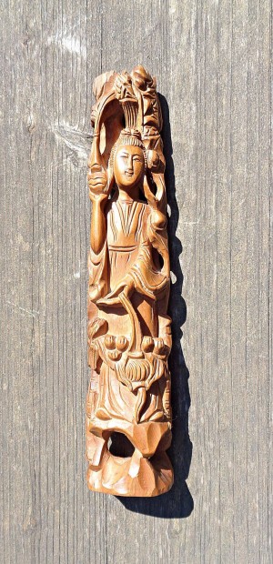 Keleti termkenysgi istenn fa szobor