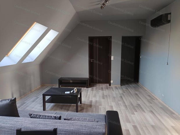 Kellemes, j� adotts�gokkal rendelkez� lak�s elad� a belv�rosban