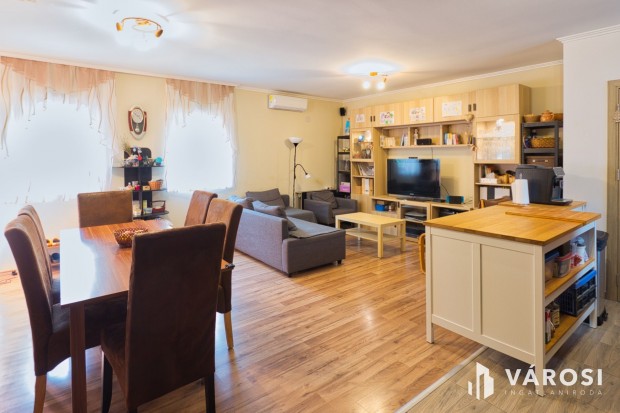 Kellemes hangulatú, 107 m2-es, modern belvárosi ház