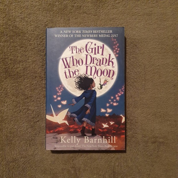 Kelly Barnhill: The Girl Who Drank the Moon knyv