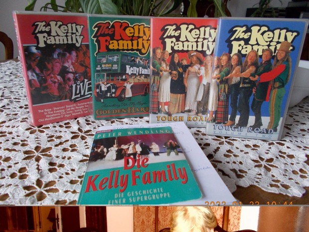 Kelly Family VHS msoros kazettk s nmet nyelv kisr knyv megvte