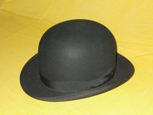 Keménykalap eladó