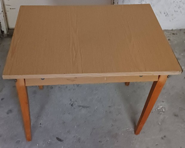Kemping kis asztal Szegeden