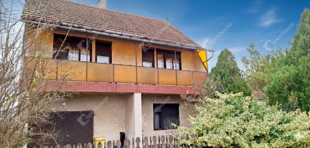 Ken�zl� k�zpontj�ban 5 szob�s csal�di h�z gar�zzsal elad�