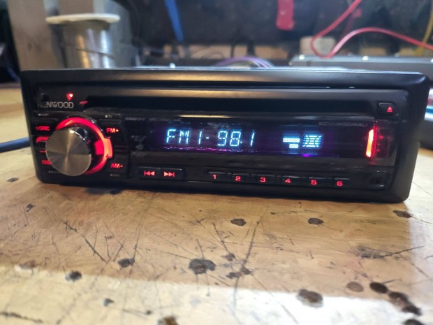 Kenwood KDC-W4044U fejegysg (Usb-aux-cd)