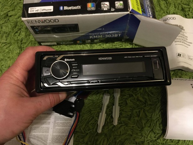 Kenwood Kmm-303BT, Bluetooth USB fejegység ipod/iphone vezérléssel