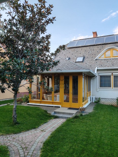 K�nyelem, luxus �s pr�mium min�s�g csal�dih�z form�j�ban elad�!