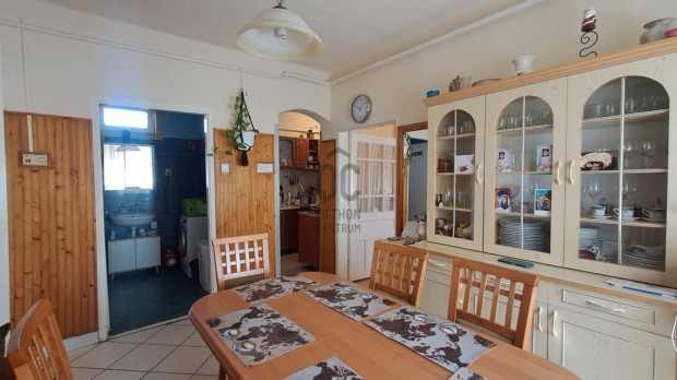 K�nyelmes csal�di h�z, Debrecent�l csak egy karny�jt�snyira