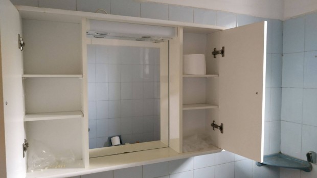 Kerámia mosdókagyló csapteleppel