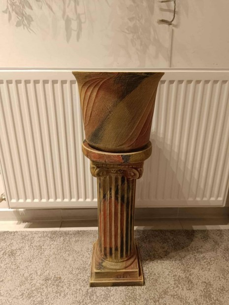 Ker�mia vir�gtart� oszlop,kasp�val .