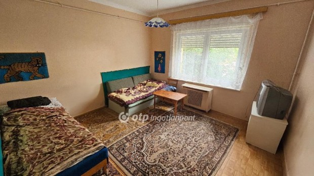 Kerecsendi 117 nm-es h�z elad�