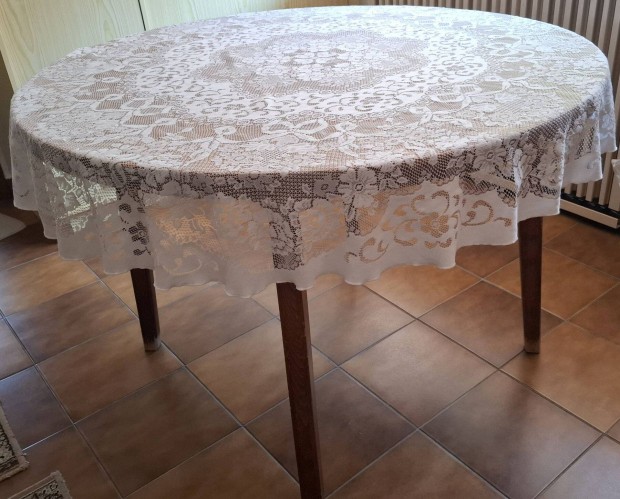 Kerek asztal (120cm) + 4 db szk