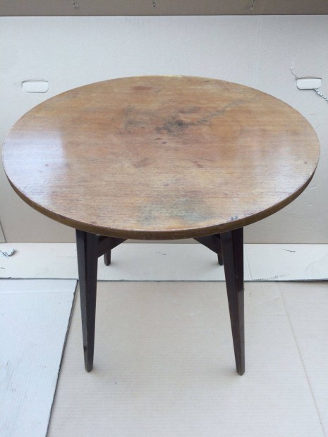 Kerek asztal antik kerek asztalka