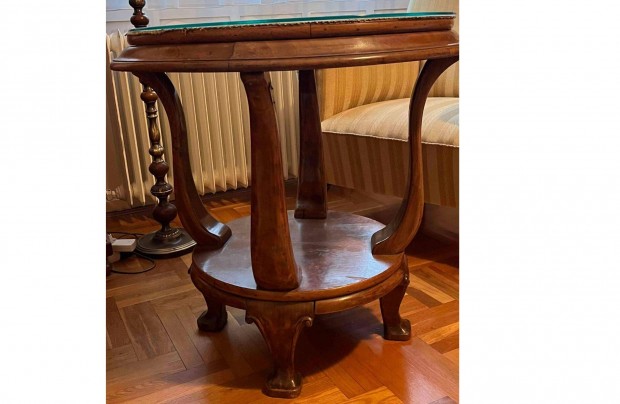 Kerek barokk te�z� asztal