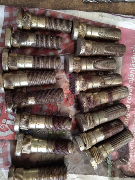 K�rek t�csavar. �j