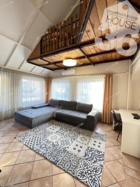 Kerekegyh�za egyik csendes utc�j�ban elad� csal�di h�z!!!