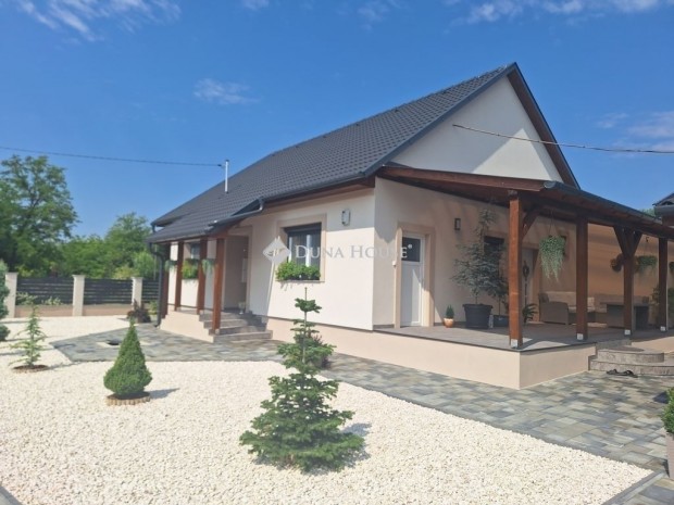 Kerekegyh�zai 158 nm-es h�z elad�