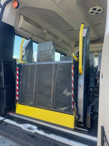 Kerekessz�k emel� lift