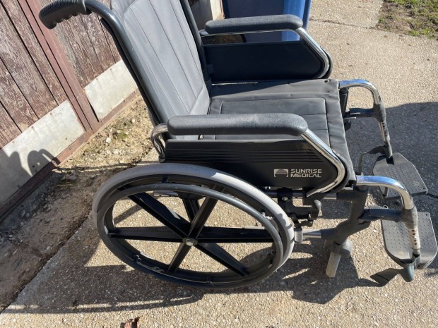 Kerekessz�k �sszecsukhat�