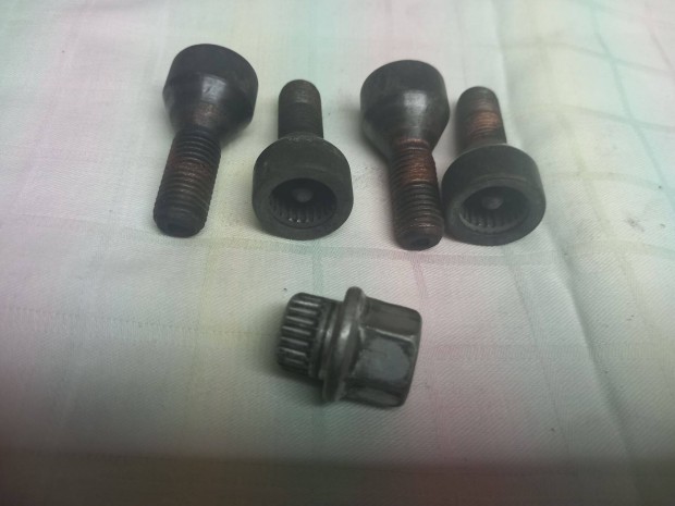 Kerkr s kerkcsavar garnitra