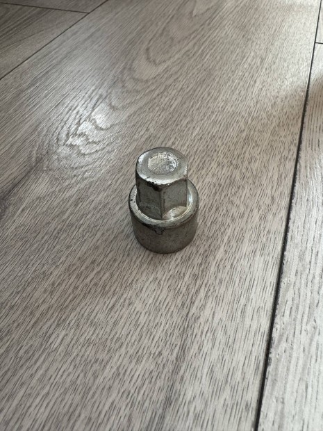 Ker�k�r kulcs (lop�sg�tl� ker�kcsavar adapter)