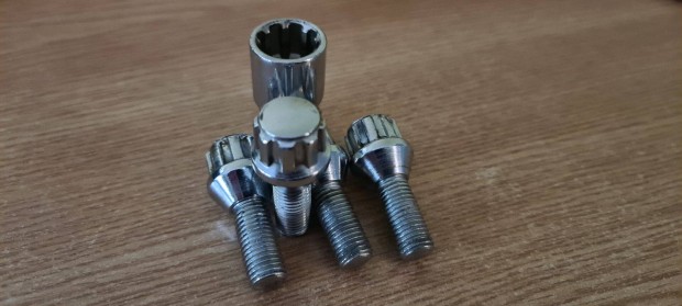 Ker�k�r szett M12x1,5 mm