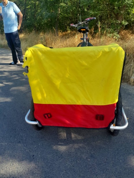 Kerkpr gyerek, kutys utnfut 