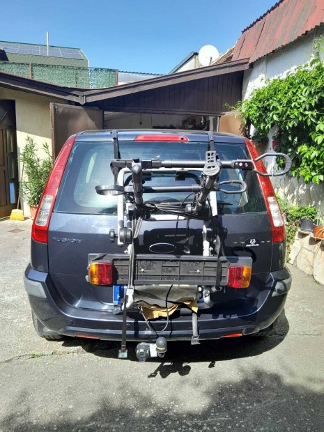 Ker�kp�r sz�ll�t� elad�