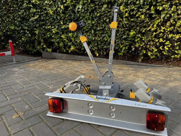 Ker�kp�r sz�ll�t� von�horogra