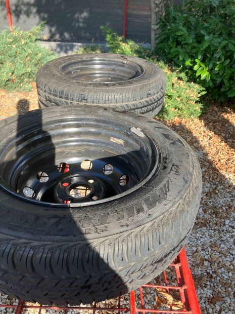 Kerékre szerelt gumiabroncs 175/70R14