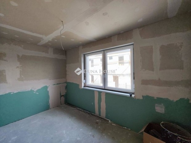 Kerepesi 106 nm-es h�z elad�