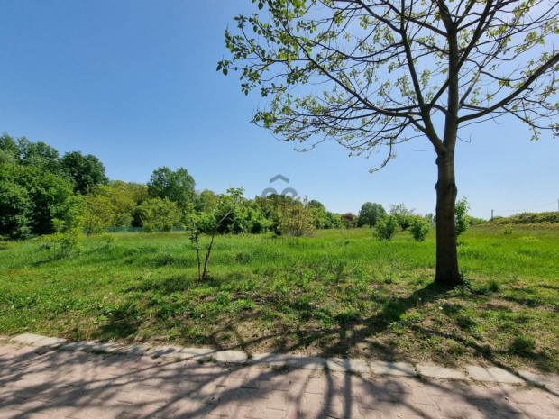 Kerepesi 850 nm-es telek elad�