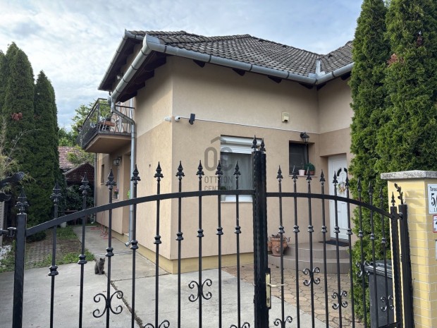 Kerepesi eladó tégla ikerház