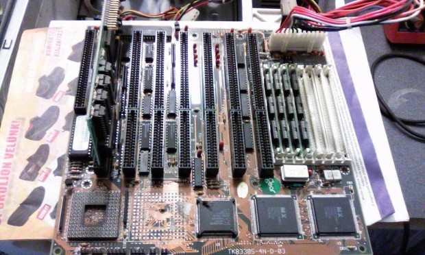 Keresek: 486 processort , cooprocesszort, alaplapot!