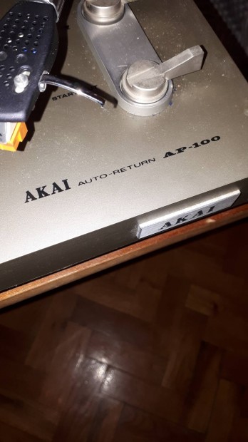 Keresek: Akai ap 100 lemezjtsz