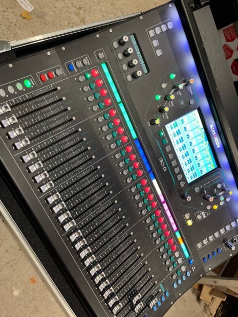 Keresek: Allen & Heath Sq6 digitlis keverpult 