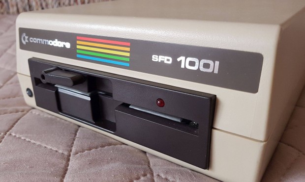Keresek: Commodore SFD-1001-es floppy lemezmeghajtt azonnali fizetssel!