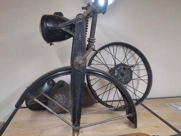 Keresek: Csepel 100 125 alkatr�szek