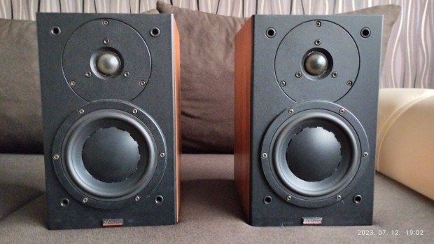 Keresek: Dynaudio Audience 42, 40 vagy A62 hangfalakat