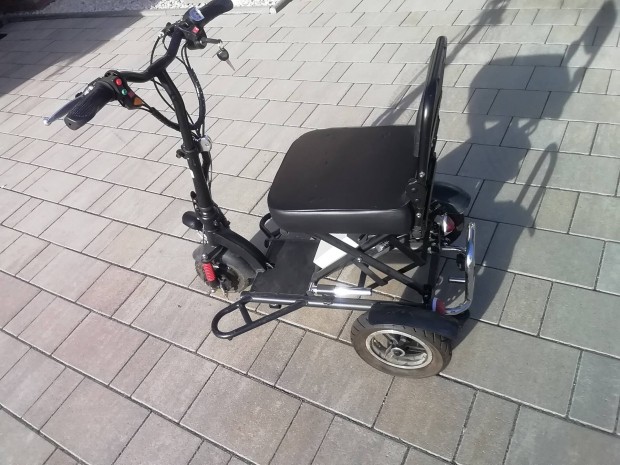 Keresek: Elektromos 3kerekhz keresek acumultort s tltt.