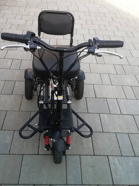 Keresek: Elektromos 3kerek�h�z keresek acumul�tort �s t�lt�t. 