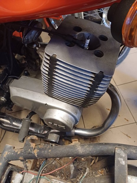 Keresek: Etz 250 hengert keresek.
