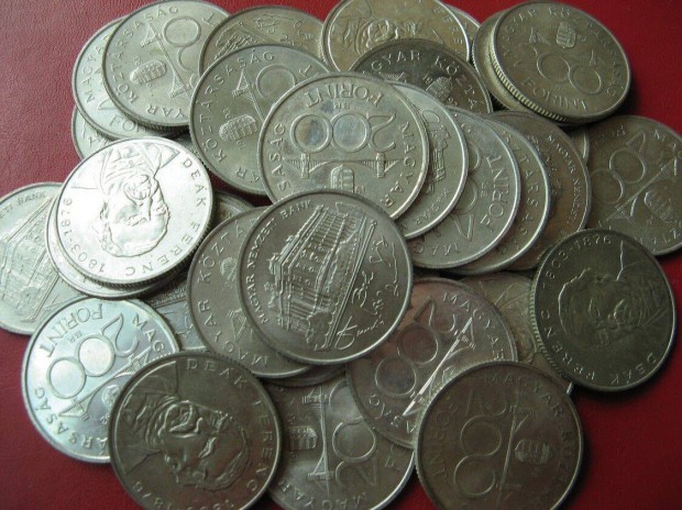 Keresek: Ezüst 200 Ft érméket keresek megvételre!