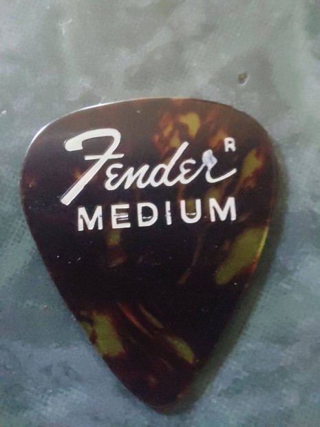 Keresek: Fender medium