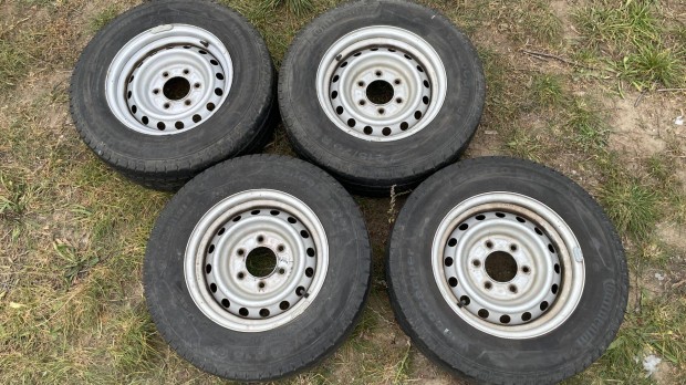 Keresek: Ford Ranger Toyota Hilux Mazda B2500 6x139.7 15 lemezfelni 15