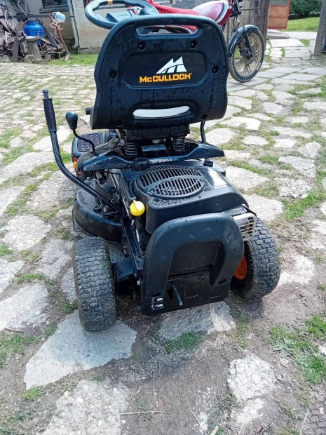 Keresek: Fnyr traktor elad